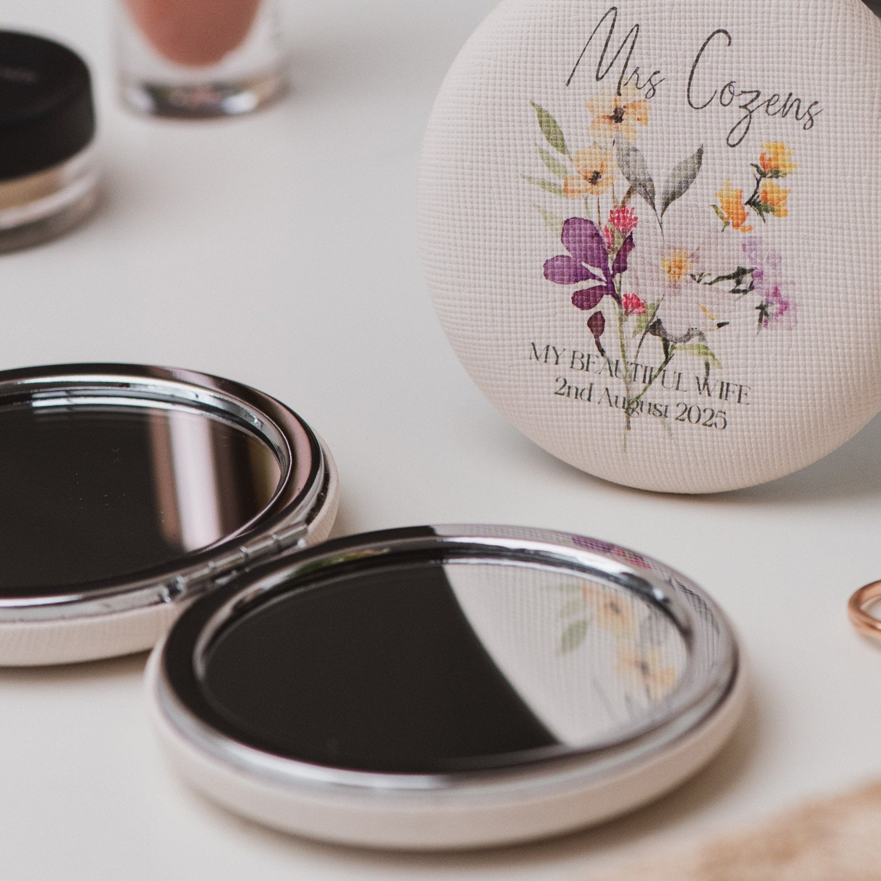 Luxury Round Compact Mirror With Delicate Wildflowers