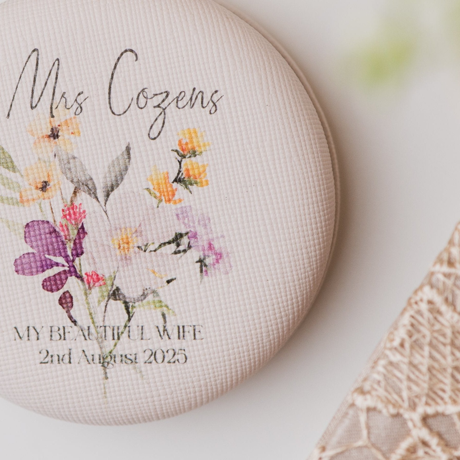 Luxury Round Compact Mirror With Delicate Wildflowers